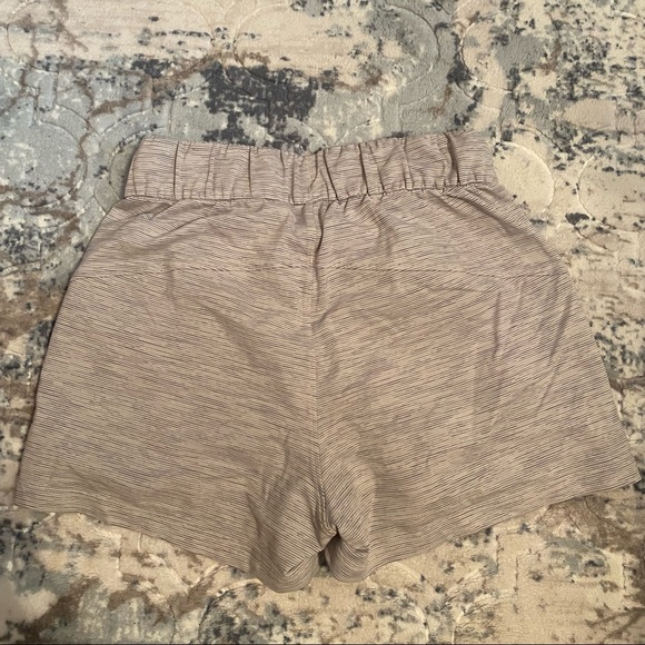 Lululemon on the fly short - Picture 2 of 3